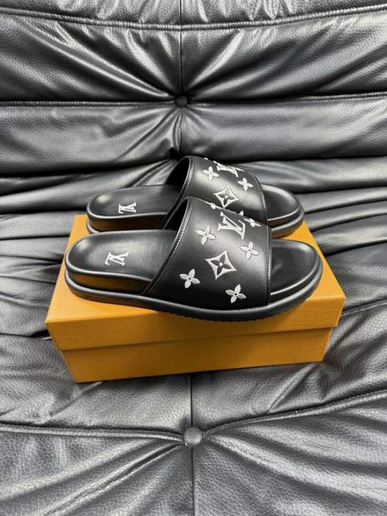 Picture of Louis Vuitton Slippers _SKULVsz38-45jyq0118723